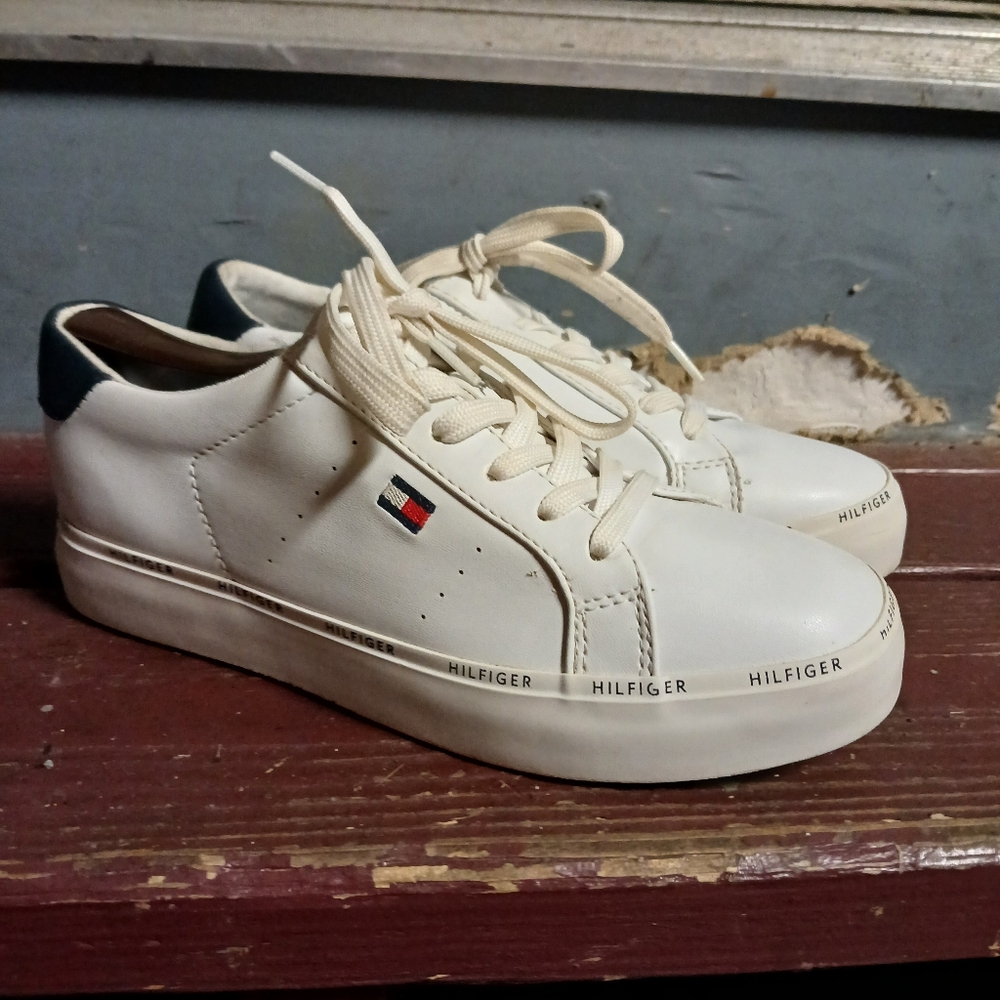 Women's Tommy Hilfiger Henissly Sneakers size 7.5